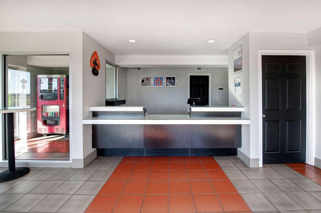 6-sulphur Springs, Tx Hotel