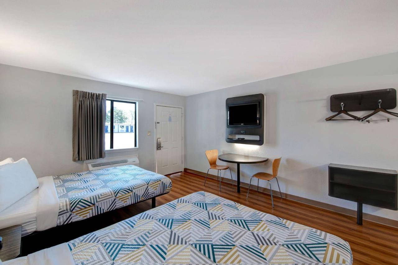 6-sulphur Springs, Tx Hotel