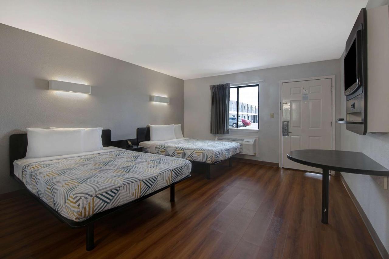 Hotel 6-sulphur Springs, Tx